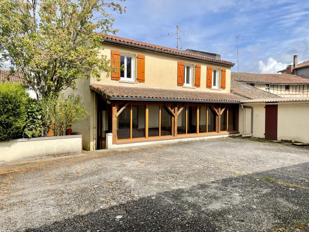 Main image of property: 16500 confolens