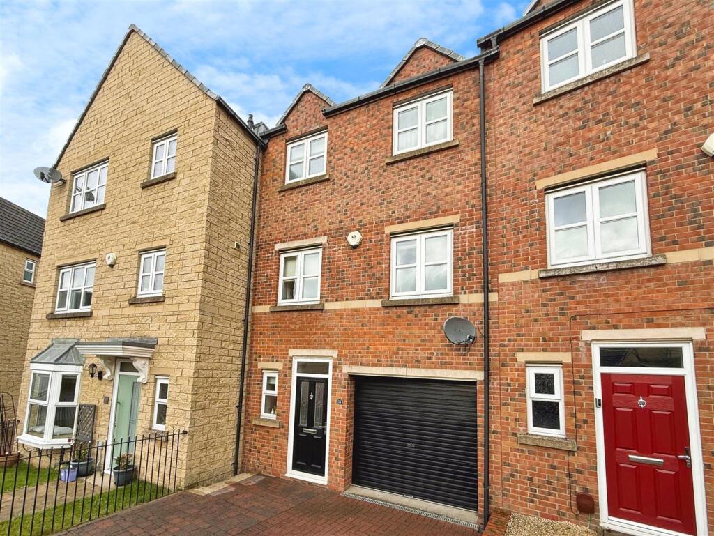 Main image of property: 32 Queens Gate, Consett DH8 5FB