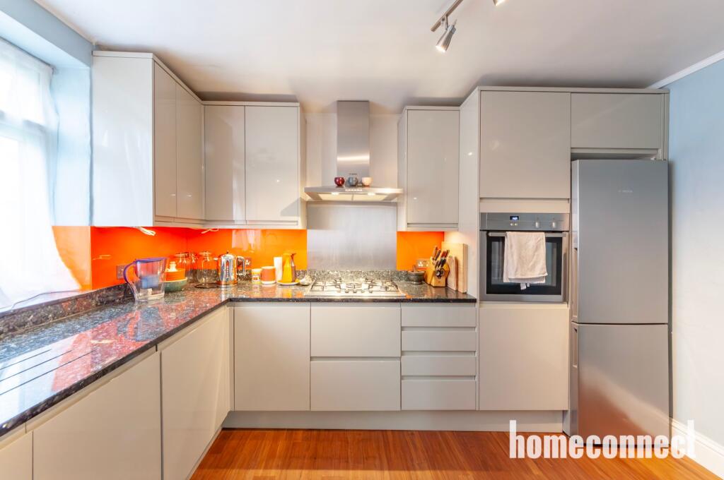 Main image of property: Claybury Broadway, Ilford, IG5