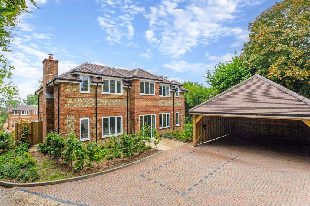 Main image of property: Washpond Lane , Warlingham, CR6 9QG