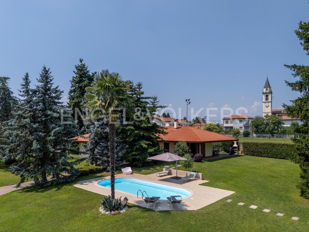 Main image of property: Brebbia, Varese, Lombardy