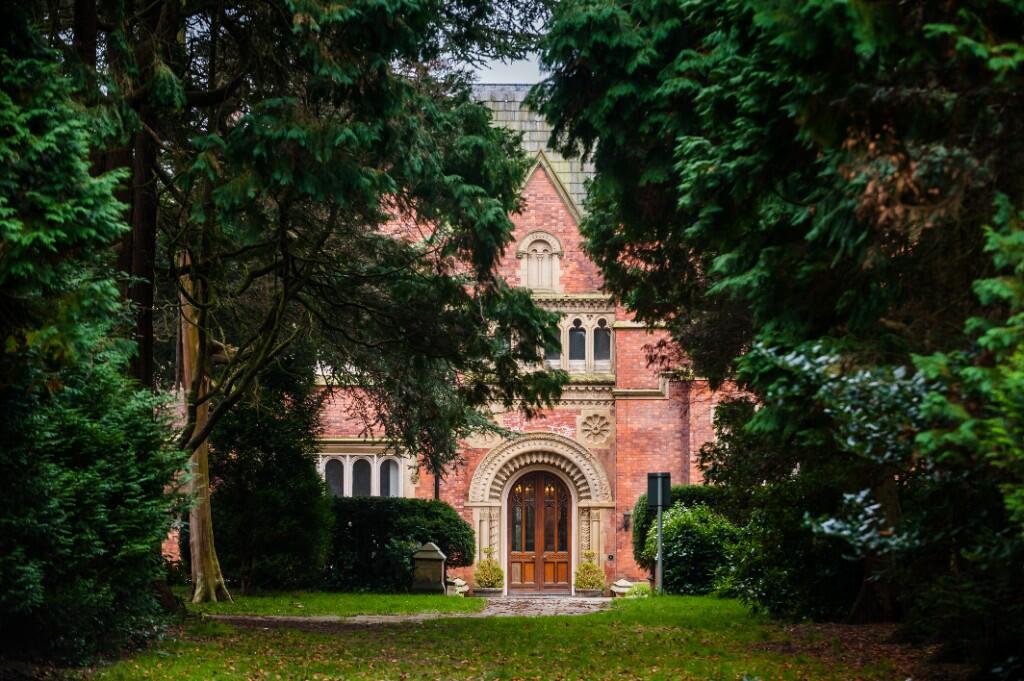 Main image of property: Cheadle, Greater Manchester, SK8