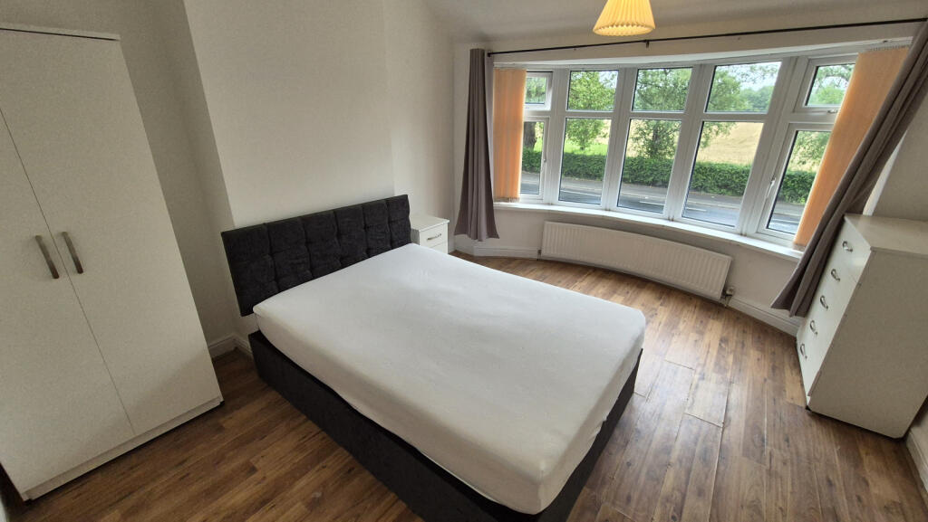 Main image of property: Parrs Wood Road, M20 4RW