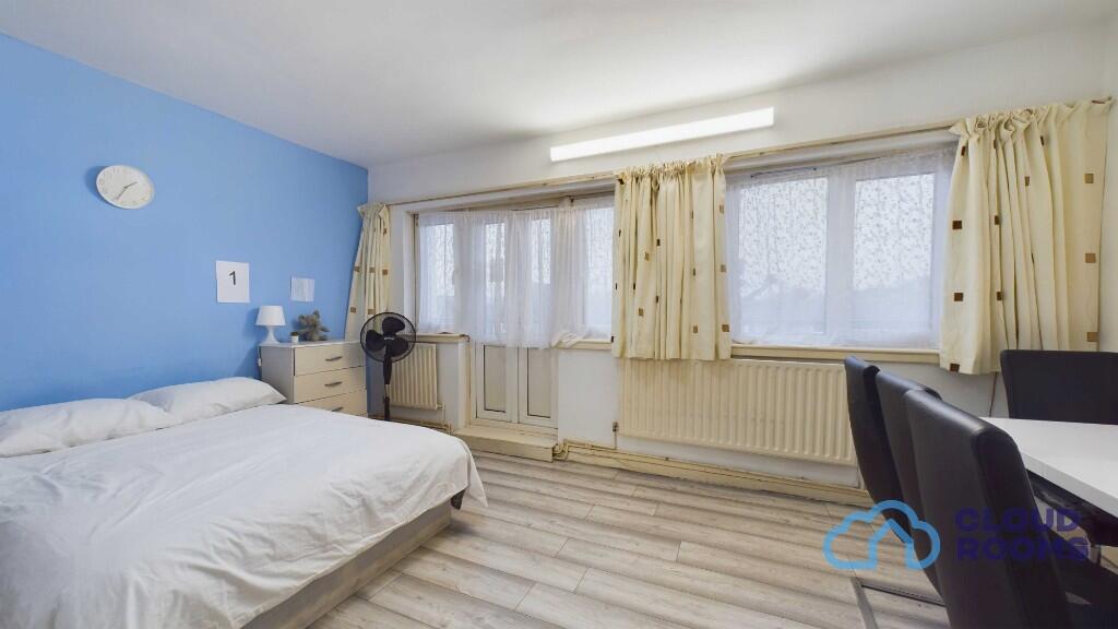 Main image of property: Smithy Street, London, E1