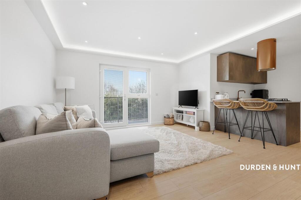 Main image of property: London Road, Leigh-On-Sea, SS9