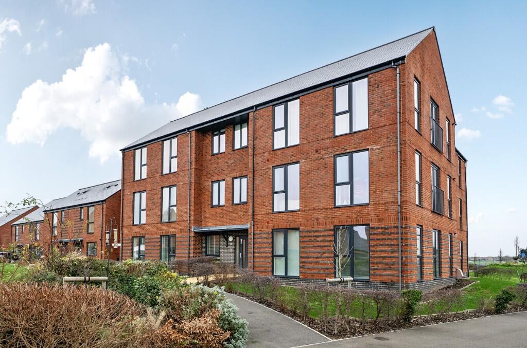 Main image of property: Victorious Close, Lee-On-The-Solent, Hampshire, PO13