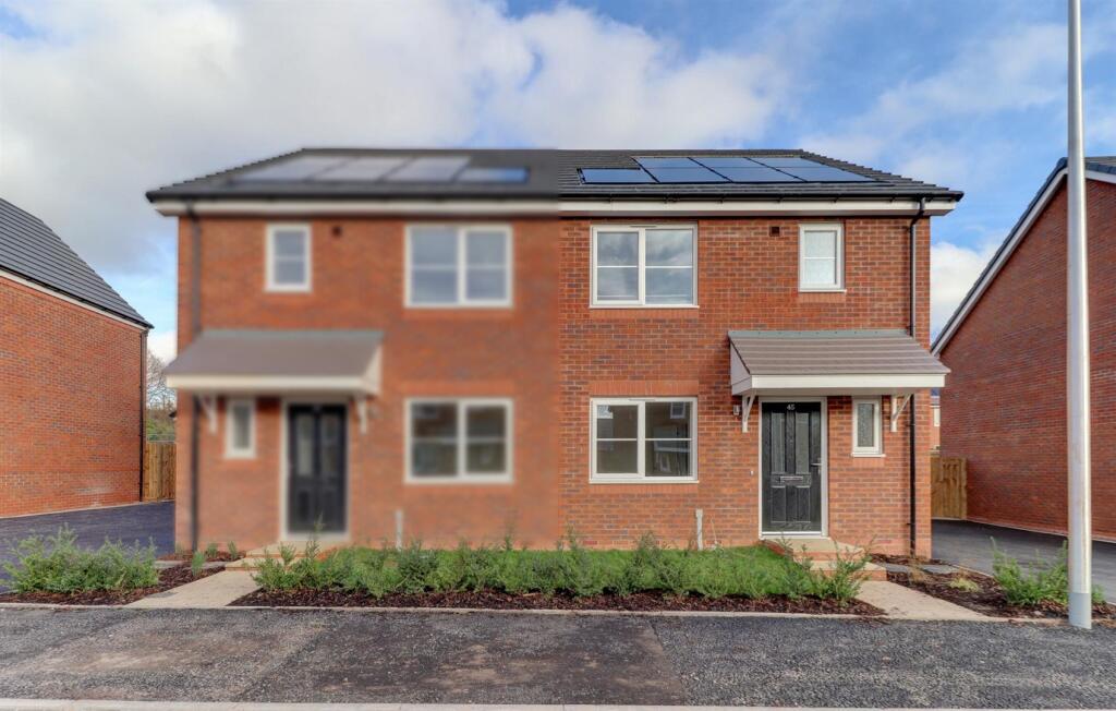 Main image of property: Ravenhall Way, Kenilworth, CV8 2WJ