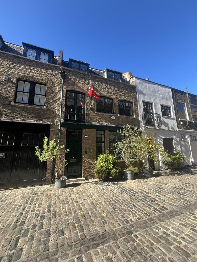 Main image of property: 27A Brownlow Mews, London, Greater London, WC1N 2LQ