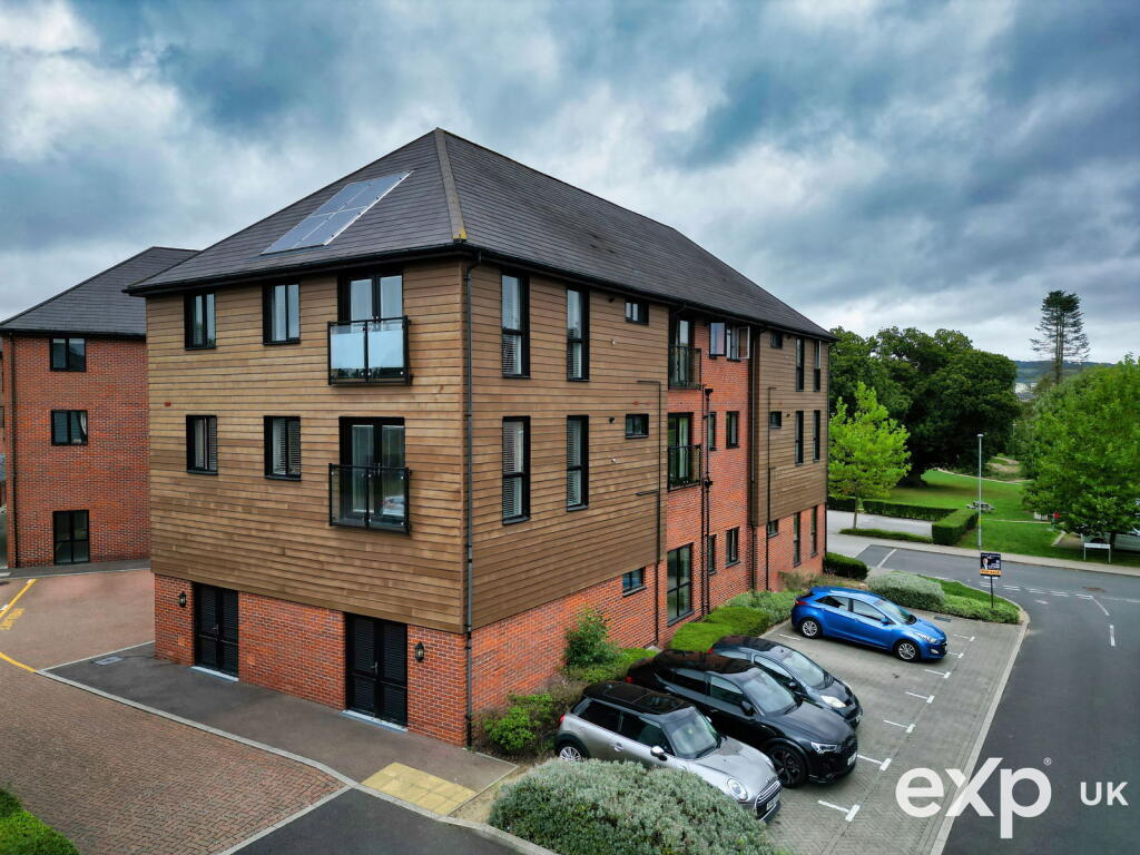 Main image of property: Stunning Top Floor Apartment In Charlotte Way, Leybourne Chase, West Malling, Kent, ME19 5FA
