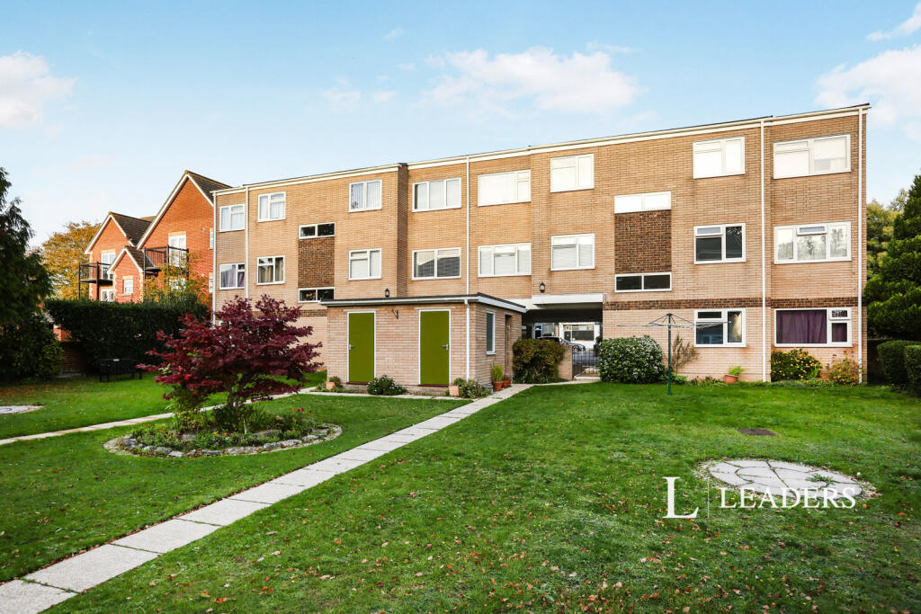 Main image of property: Ross Mews, Victoria Road, Netley Abbey, SO31