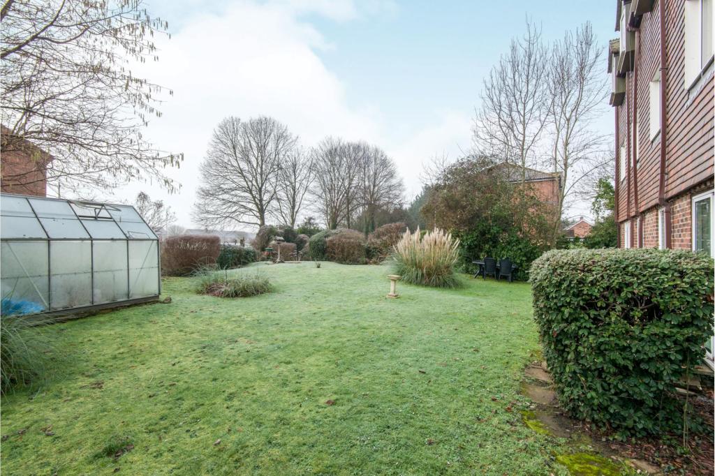 2 bedroom apartment for rent in Oakdene Gardens, Fair Oak, SO50