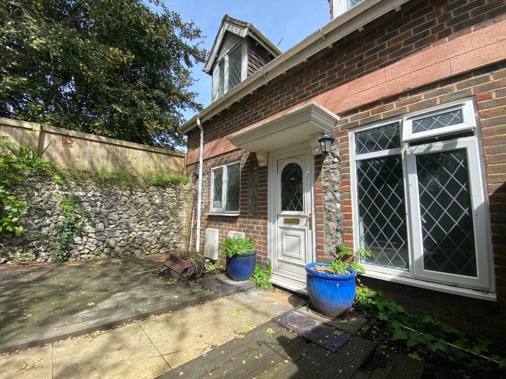2 bedroom house for rent in Blackwater Road,Eastbourne,BN21