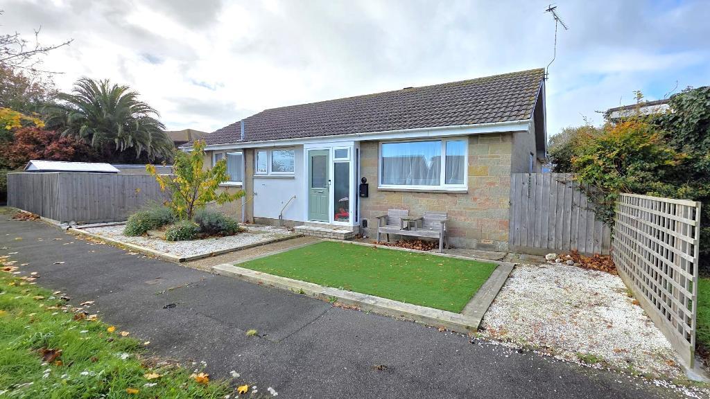 Main image of property: Lincoln Way, Bembridge, Isle of Wight, PO35 5RR