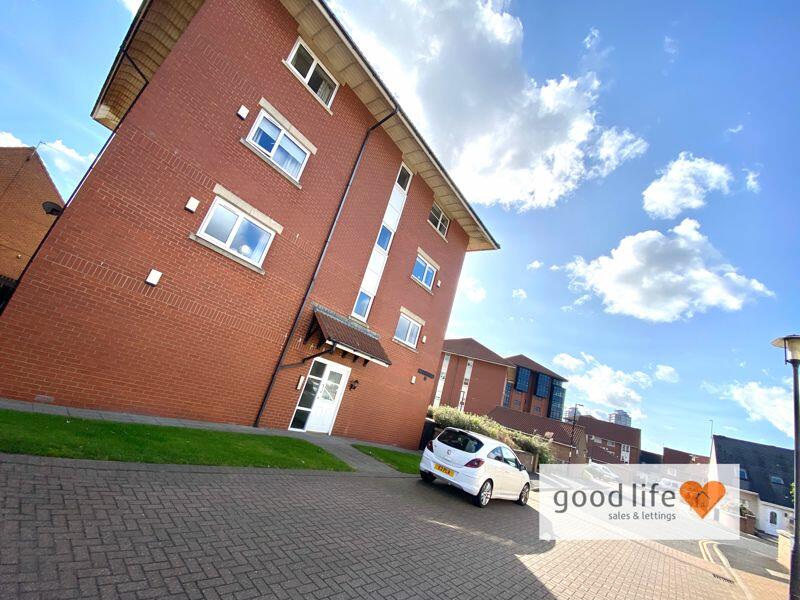 2 bedroom flat for sale in Hallgarth Court, The Marina, Roker