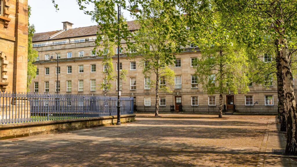 Main image of property: St. Andrews Square, Flat 3/3, Glasgow Green, Glasgow, G1 5PQ