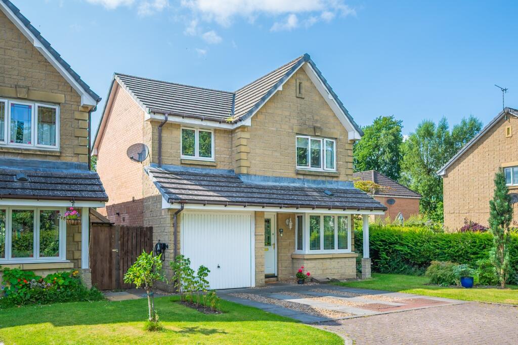 4 bedroom detached house for sale in Harvest Street, Cornton, Stirling
