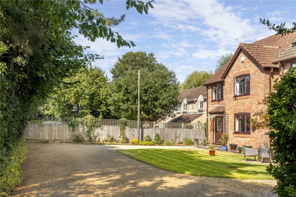 Detached to rent on Friars Field, Northchurch, Berkhamsted