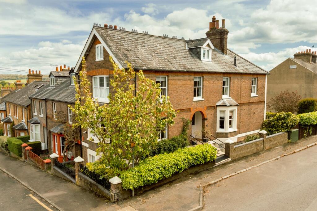 7 bedroom end of terrace house for sale in Charles Street, Berkhamsted, HP4
