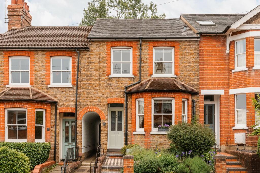 4 bedroom terraced house for sale in Shrublands Avenue, Berkhamsted, HP4