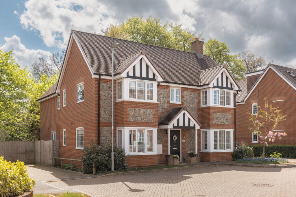 Main image of property: Elizabeth II Avenue, Berkhamsted, Hertfordshire HP4