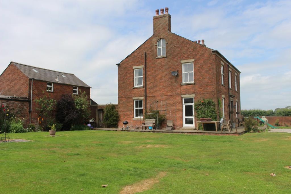 5 bedroom detached house for sale in Pinfold Lane, Sowerby, Preston, PR3