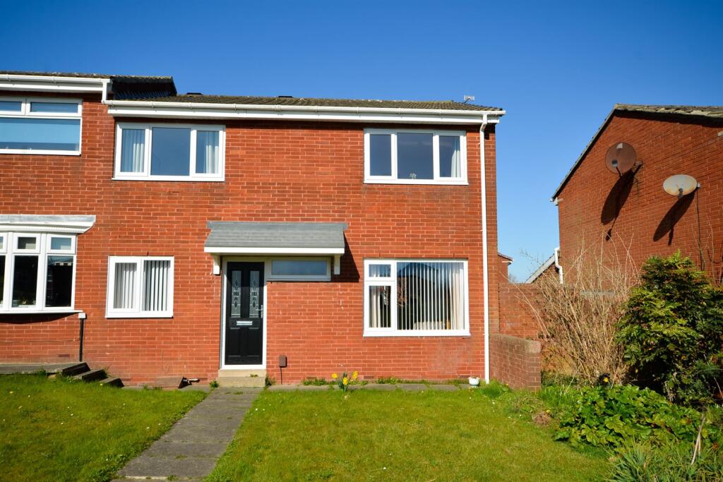 Main image of property: Fairgreen Close, Hall Farm