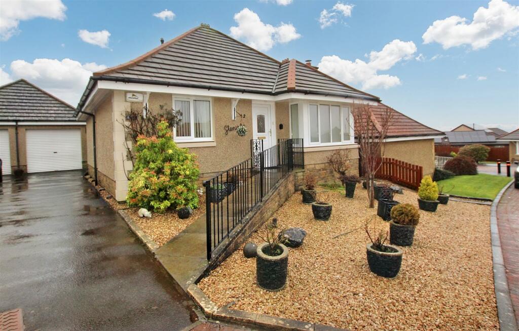 3 bedroom detached bungalow for sale in Spring Walk, Lesmahagow, Lanark