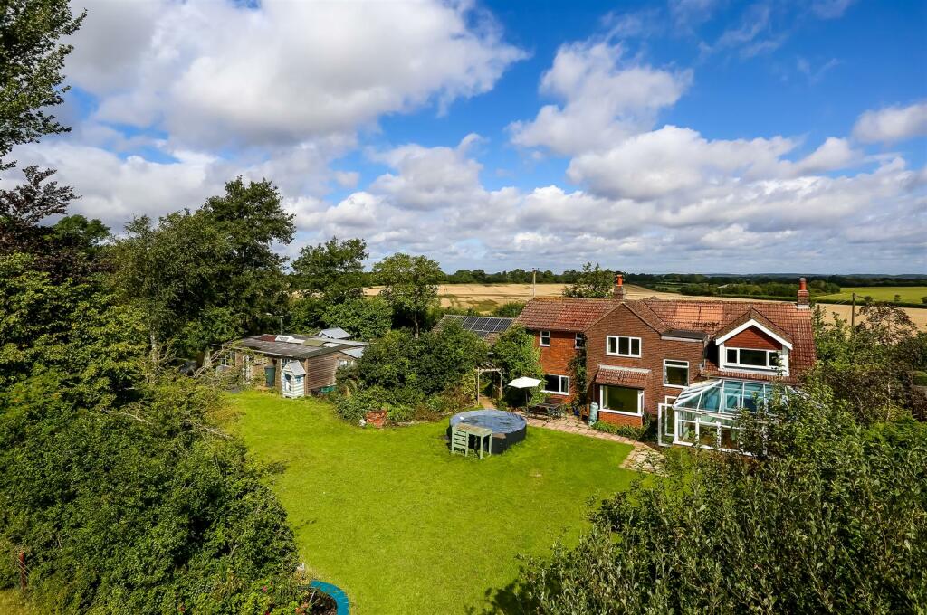 4 bedroom detached house for sale in Hattingley Road, Medstead, Alton, GU34