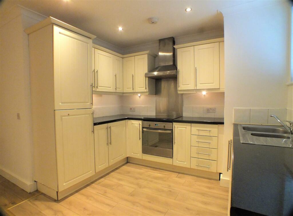 2 bedroom flat for sale in Knowl Street, Stalybridge, SK15