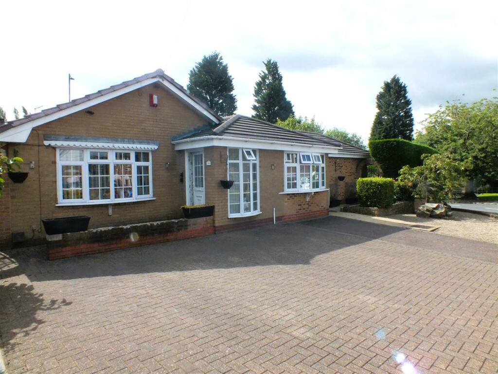 3 bedroom detached bungalow for sale in Old Road, AshtonUnderLyne, OL6