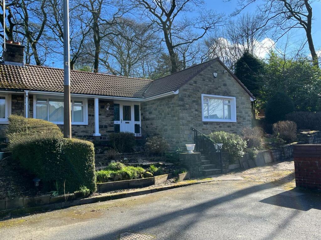 2 bedroom semidetached bungalow for sale in Early Bank, Stalybridge, SK15