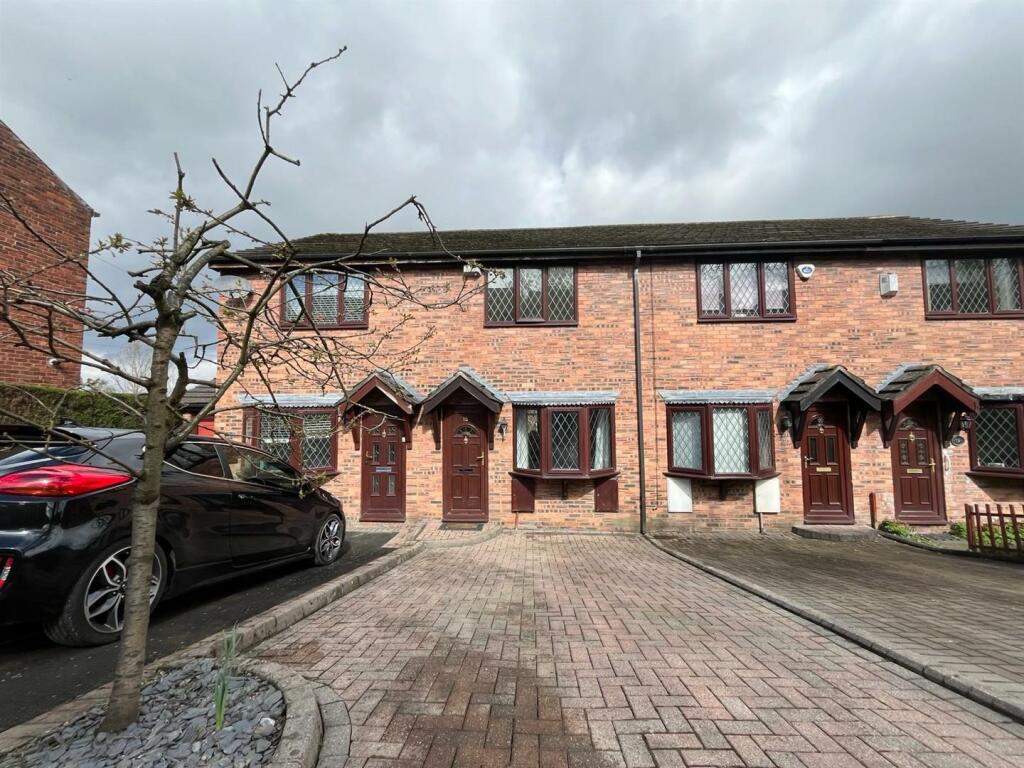 2 bedroom mews property for sale in New Street, Stalybridge, SK15