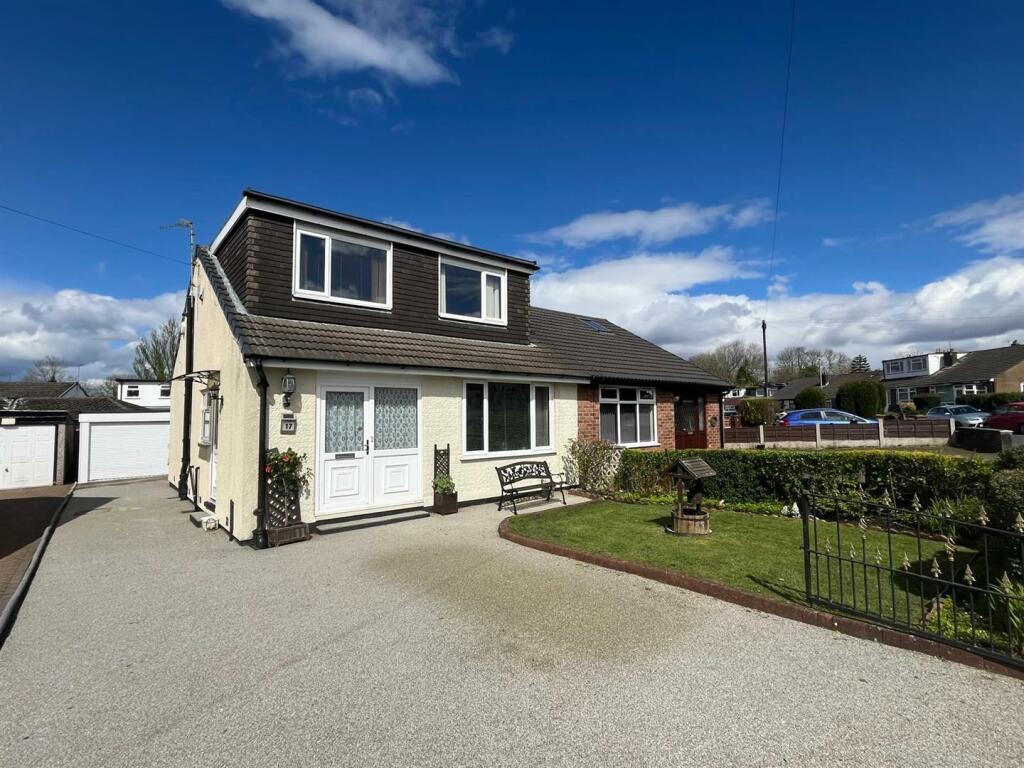 3 bedroom semidetached house for sale in Kenyon Avenue, Dukinfield, SK16