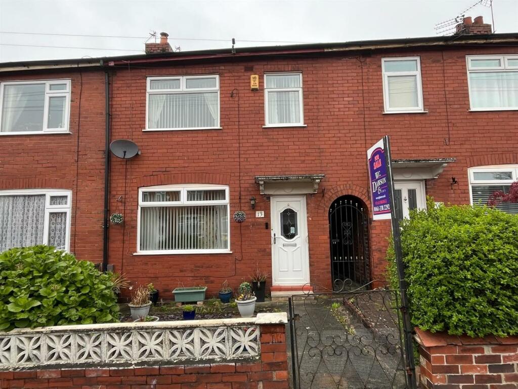 3 bedroom terraced house for sale in Freeman Road, Dukinfield, SK16