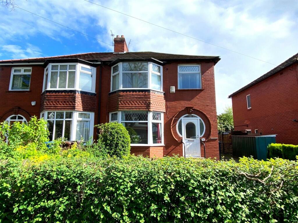 3 bedroom semidetached house for sale in Broadoak Road, AshtonUnder