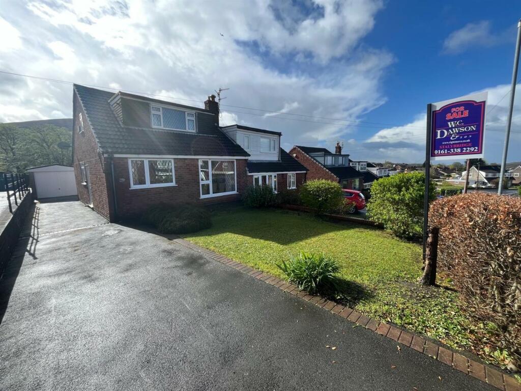 4 bedroom house for sale in Road, Carrbrook, Stalybridge, SK15