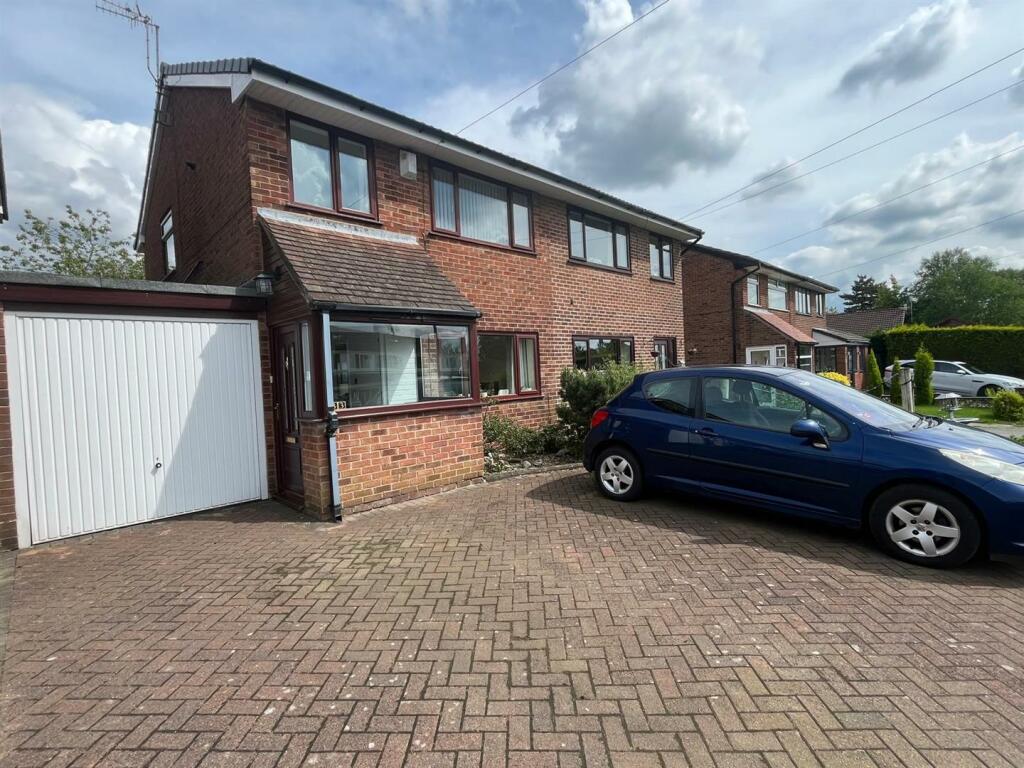 3 bedroom semidetached house for sale in Drive, Carrbrook