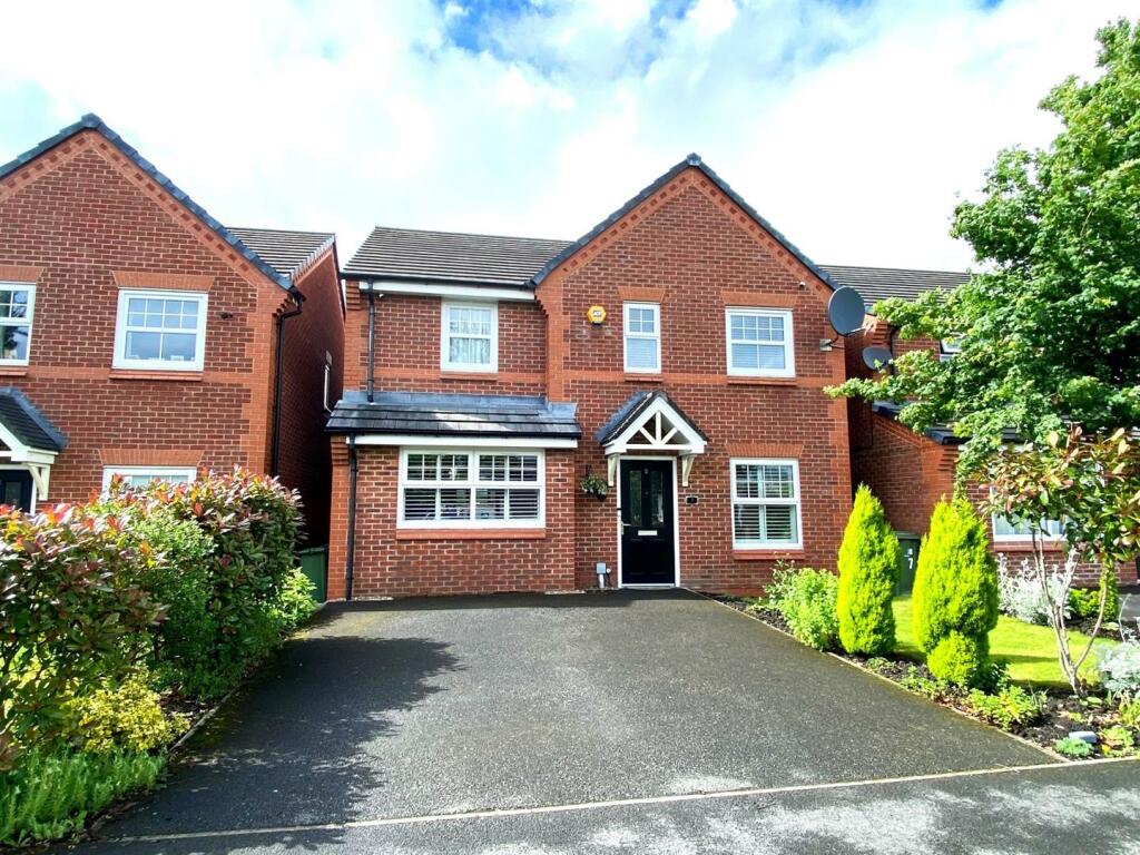 4 bedroom detached house for sale in Eason Way, AshtonUnderLyne, OL6