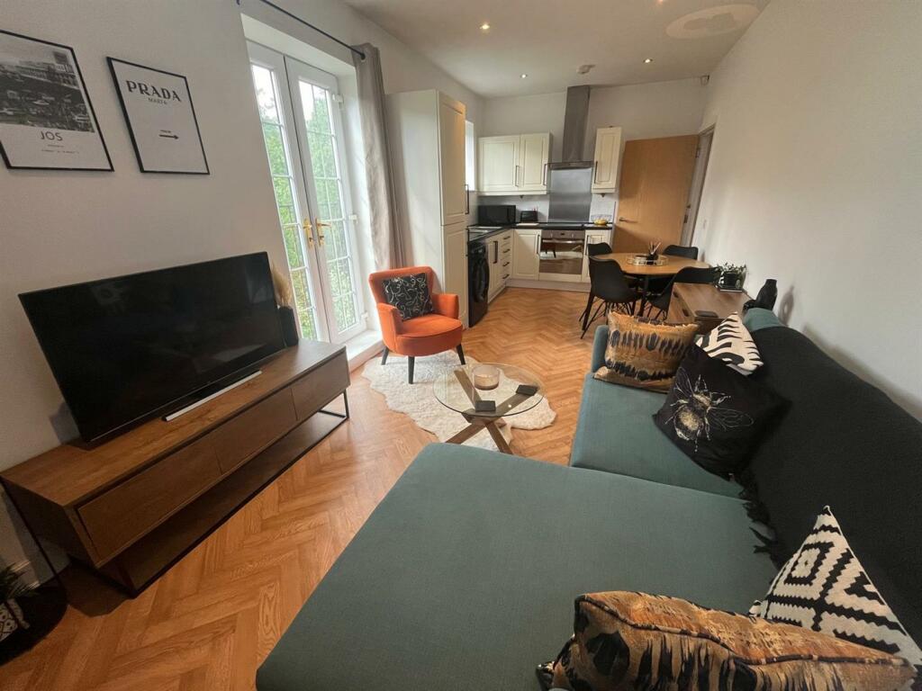 2 bedroom apartment for sale in Canal View, Knowl Street, Stalybridge, SK15