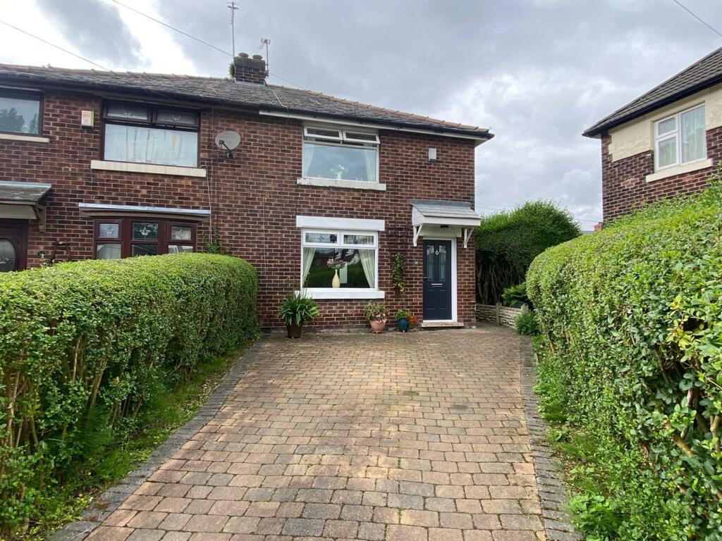 2 bedroom semidetached house for sale in Elm Grove, AshtonUnderLyne, OL6
