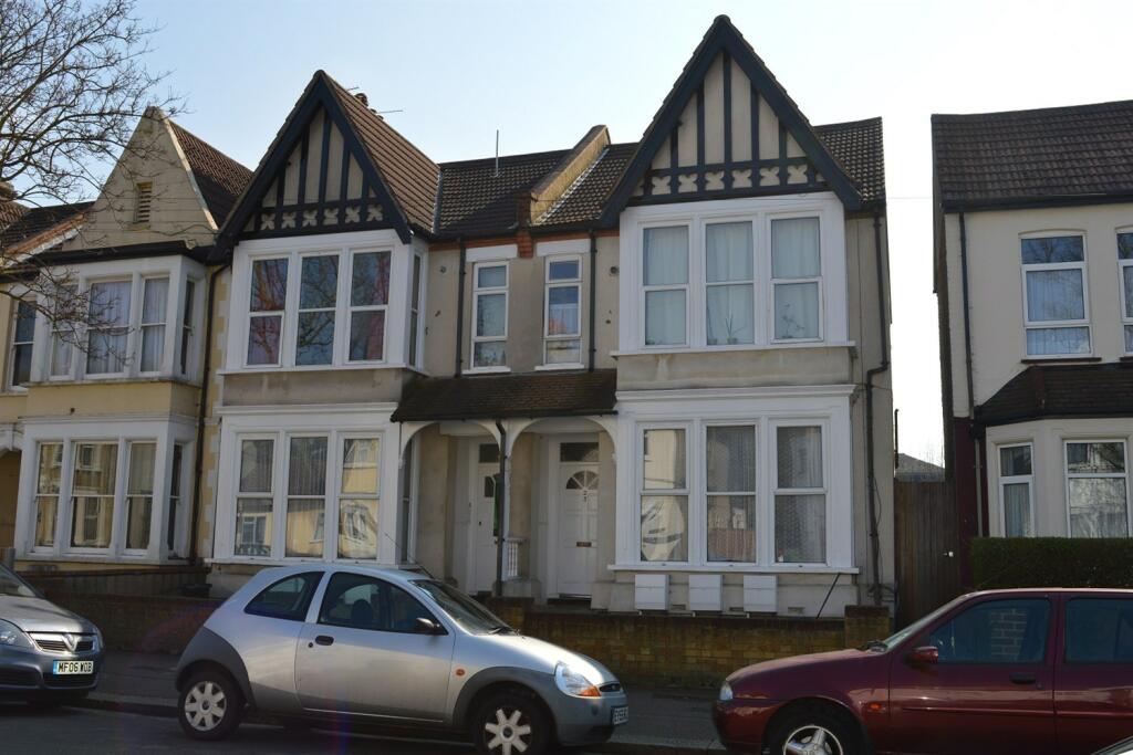 1 bedroom flat for sale in 1 bedroom 1st Floor Flat in Southend on Sea, SS1