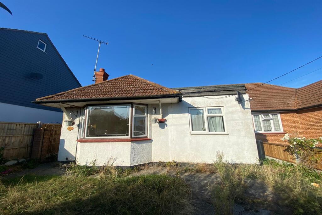 Main image of property: 3 bedroom Detached Bungalow in Rochford
