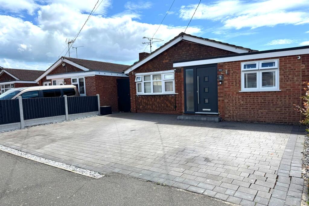 Main image of property: 2 bedroom Detached Bungalow in Canvey Island