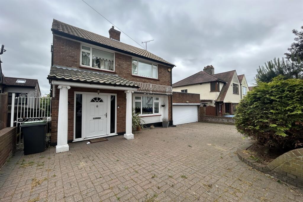 Main image of property: 5 bedroom Semi Detached House in Southend on Sea