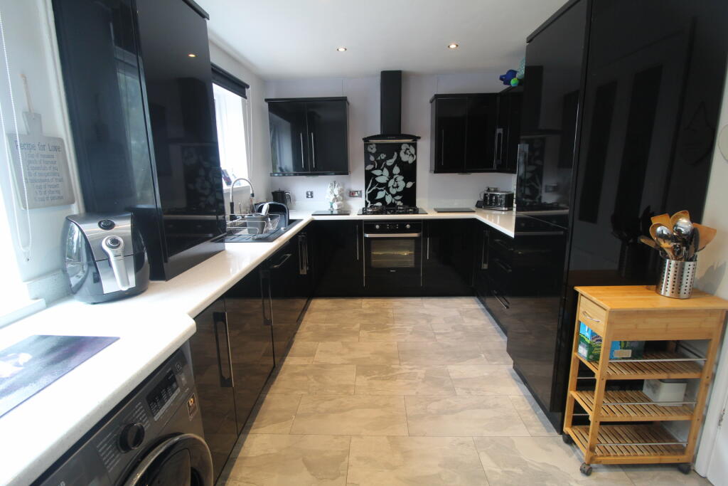 4 bedroom terraced house for sale in Sunfield, Romiley, SK6