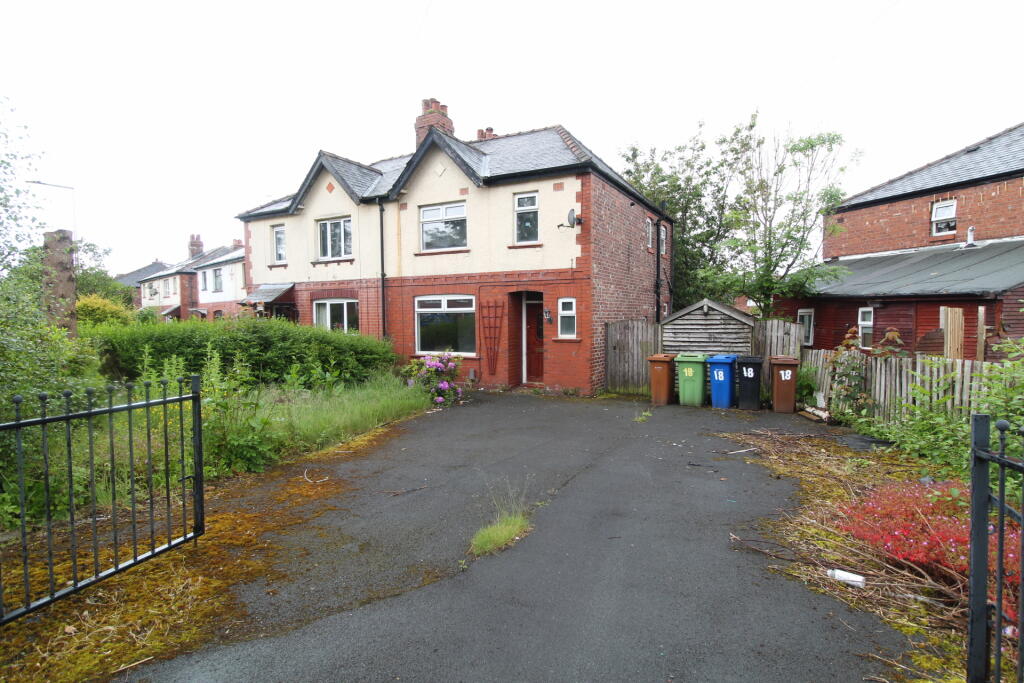3 bedroom semidetached house for sale in Waterloo Road, Romiley, SK6
