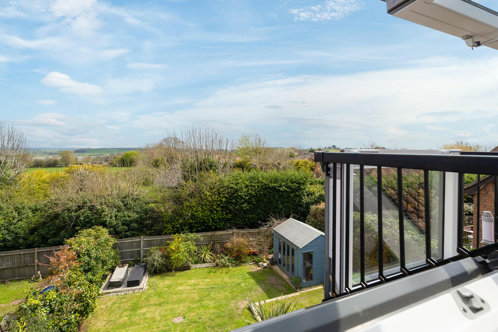 5 bedroom detached house for sale in Oast House Field, Icklesham, East Sussex TN36 4BP, TN36