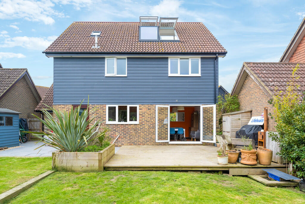 5 bedroom detached house for sale in Oast House Field, Icklesham, East Sussex TN36 4BP, TN36