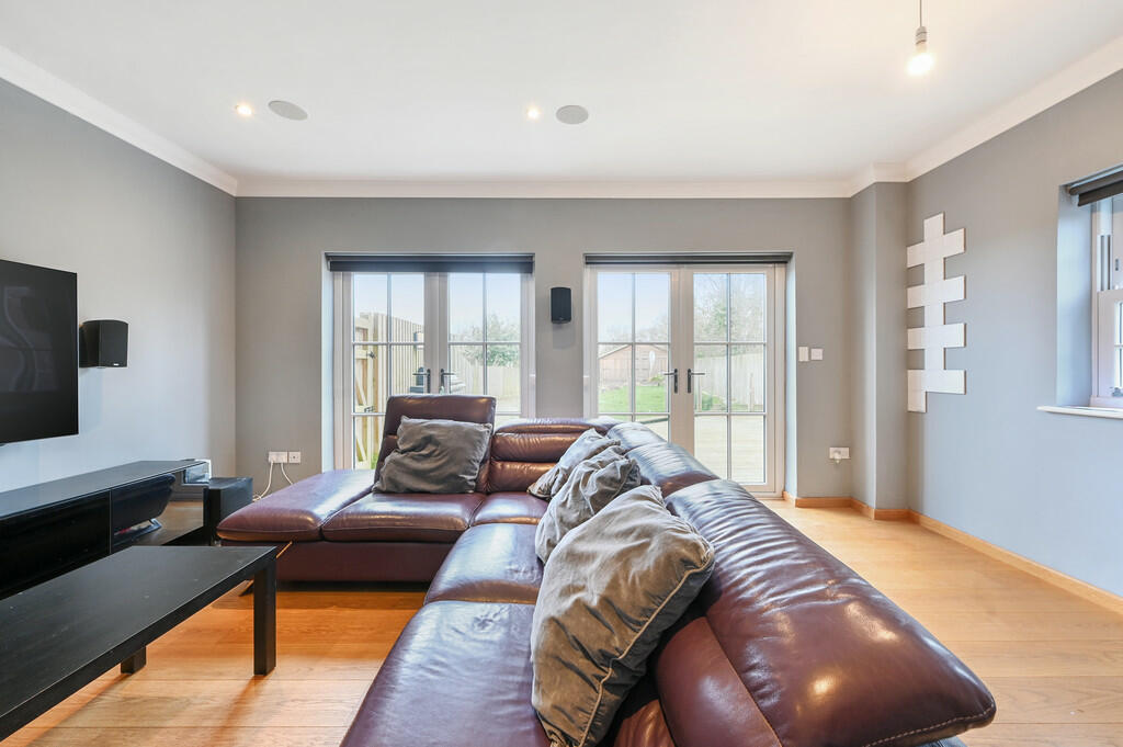 3 bedroom detached house for rent in Applegate Court, Appledore, Kent