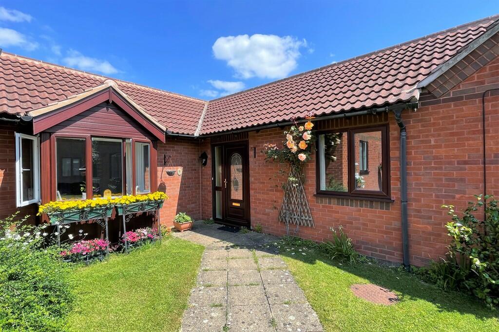 2 bedroom semidetached bungalow for sale in Eaton Court, Vicarage Lane